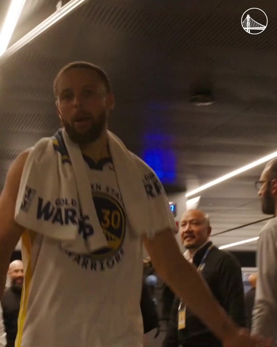 关于金州勇士迎欧超杯关键赛；今晨更衣室发声；更衣室稳定；团队化学反应显著的信息