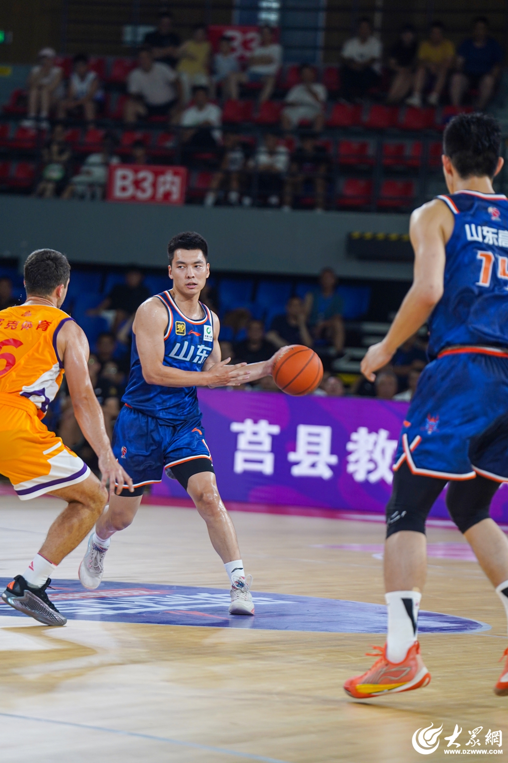 爱游戏-包含NBA总决赛今晚走向成谜,山东男篮临场应变,球迷炸锅,更衣室氛围转暖的词条